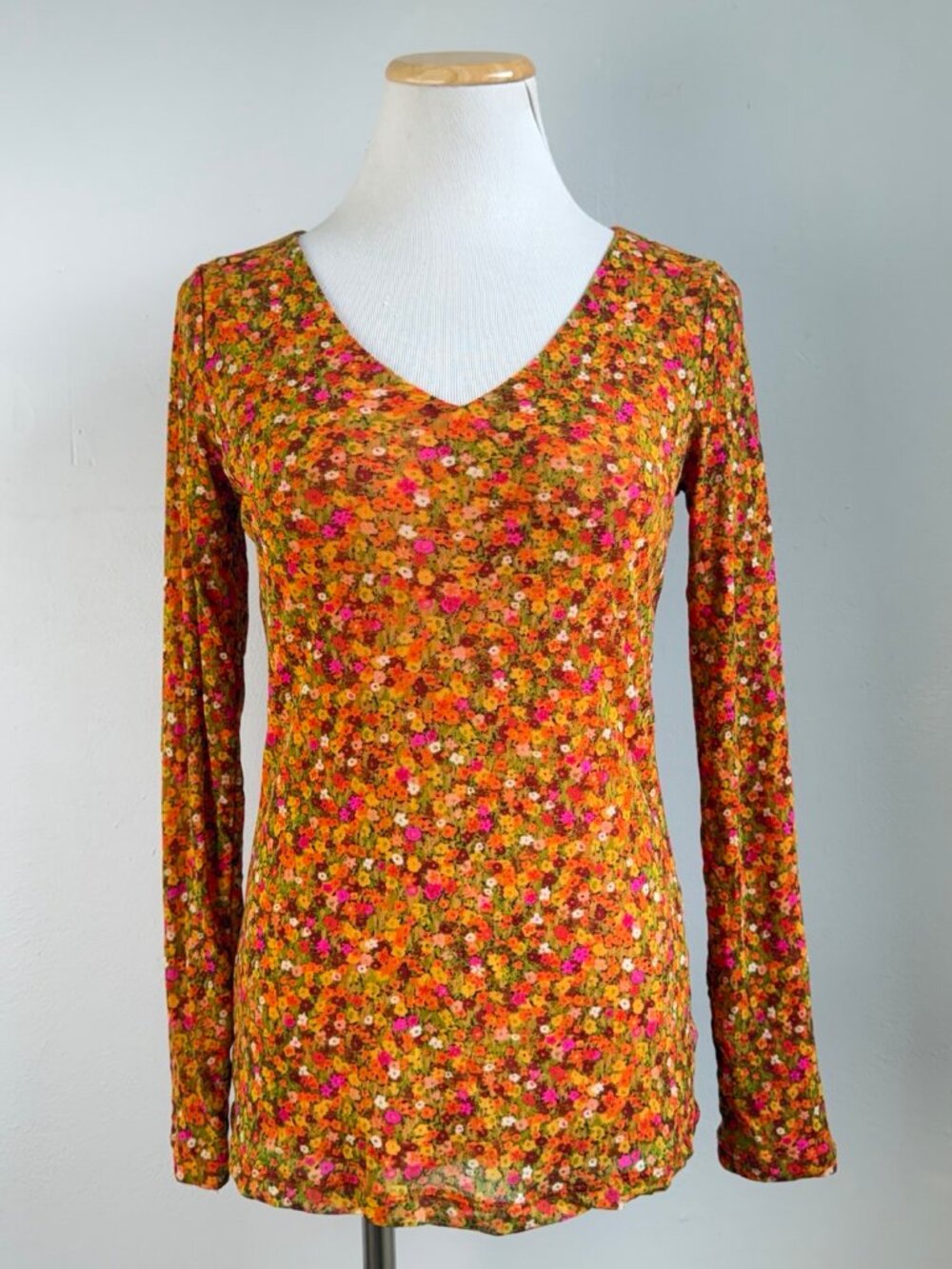 Liz Claiborne Top Size Small Colorful Floral Print Stretch Mesh Nylon Shirt